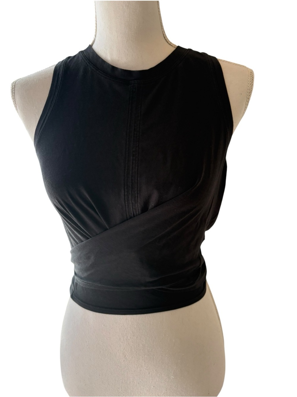 Lululemon Twist Waist- Tie Front Sleeveless Tank Top. Size 4